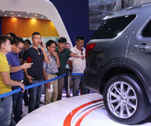 Vay nóng mua ôtô Tết: 2 tiếng có tiền, khốn đốn cả năm