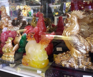 Gà linh vật Trung Quốc tràn ngập thị trường Hà Nội