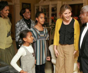 Lá thư đầy cảm động con gái Tổng thống Bush gửi đến Malia và Sasha Obama