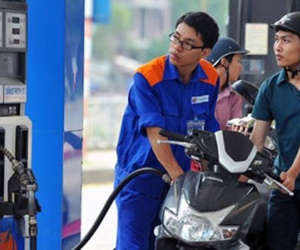 1 lít xăng gánh tới 8.000 đồng thuế môi trường: Tăng rồi tiền để làm gì?