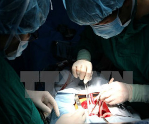 Cứu sống cháu bé 1 tuổi bị dị vật đâm thủng thực quản