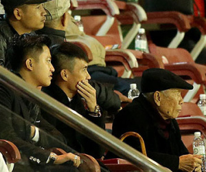 Đá derby, đội bóng Công Vinh “mất” phòng thay đồ 5 sao