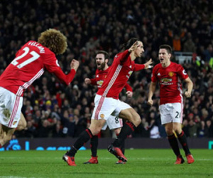 Ibrahimovic bắt kịp thành tích của Shearer, Van Persie, Aguero