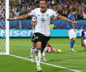 Không danh hiệu, Mesut Ozil vẫn là Cầu thủ Đức xuất sắc nhất năm 2016
