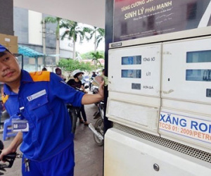 Mỗi lít xăng gánh 8.000 đồng thuế môi trường, DN lo lỗ nặng
