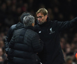 Mourinho và Klopp khẩu chiến dữ dội ngoài đường biên