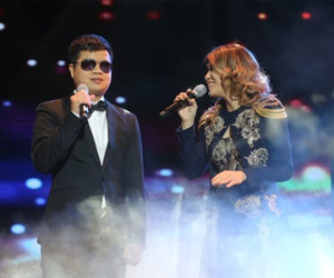 Mỹ Tâm mời chàng trai khiếm thị song ca trong live show