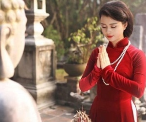 Phụ nữ có PHÚC KHÍ, ra ngoài ngõ sẽ gặp MAY MẮN nhìn đặc điểm này trên người là biết!