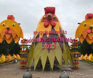 Quảng Ngãi: Tỉnh xin gạo cứu đói, TP bỏ tiền tỷ trang trí đón Tết