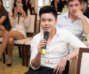 Thiếu gia Phan Thành bị "bẽ mặt" trong buổi bán sim từ thiện của Ngọc Trinh