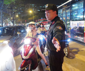 Kẹt xe nghiêm trọng, Hà Nội tung 6 lực lượng điều tiết giao thông