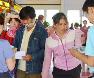 Mỗi ngày có hơn 12.000 người rời Sài Gòn về quê đón Tết