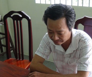Chủ quán nhậu cầm dao chặt thịt chém khách trọng thương