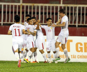 CLB TP.HCM thắng Sài Gòn trong trận derby căng thẳng