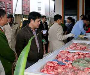 Hơn một tấn nội tạng trâu bò hôi thối trên đường lên bàn nhậu