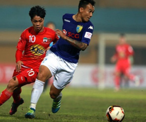 Công Phượng “tàng hình” ở V-League và cái chau mày của HLV Hữu Thắng