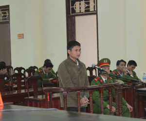 Đi tù vì nhục mạ, dọa giết, lao xe vào CSGT
