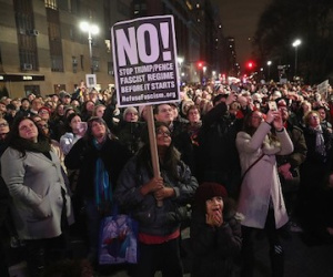Biểu tình rầm rộ ở New York trước ngày Trump nhậm chức