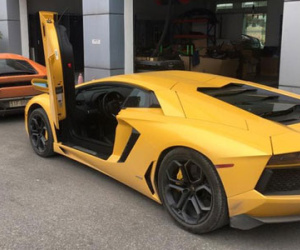 Cặp đôi siêu xe Lamborghini 39 tỷ Đồng được vận chuyển "về quê" ăn Tết