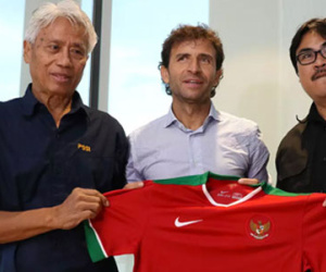 Cựu danh thủ Barca và Real thay thế Riedl, dẫn dắt Indonesia