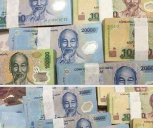 Đổi tiền mới Tết Đinh Dậu: Ngân hàng than khó, "chợ đen" chặt chém