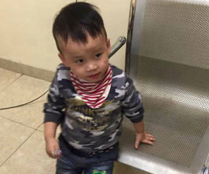 Hà Nội: Bé trai 3 tuổi bị lạc khi đi chơi cùng bố