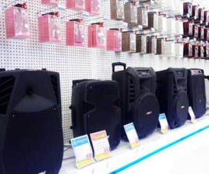 Loa vali kéo giá rẻ đắt khách dịp cận Tết
