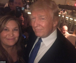 Trump trả hóa đơn ăn tối 1.000 USD cho người ủng hộ