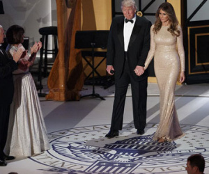 Vợ chồng ông Trump sánh đôi trong dạ tiệc thắp nến trước lễ nhậm chức