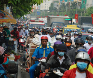 Biển người về quê ăn tết, đường vào sân bay Tân Sơn Nhất kẹt cứng