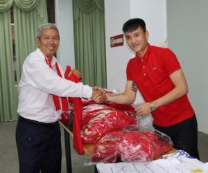 CLB TP.HCM phát hành vé mùa điện tử, bán áo đấu xịn với giá siêu rẻ