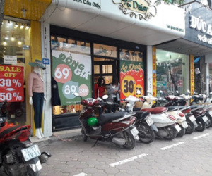 Cuộc chiến giảm giá sốc của các cửa hàng giáp Tết