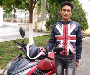 Đóng giả khách mua đào để trộm xe máy