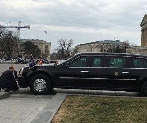 Trump sử dụng lại xe limousine của Obama