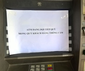 ATM bắt đầu nghẽn mạng, hết tiền trong ngày cao điểm mua sắm