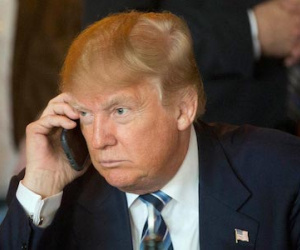 Donald Trump bị buộc phải đổi điện thoại trước lễ nhậm chức