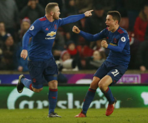 Rooney lập công phút bù giờ, Man Utd thoát thua trước Stoke