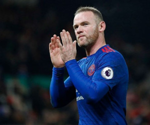 Rooney vượt Charlton, độc chiếm kỷ lục ghi bàn cho Man Utd