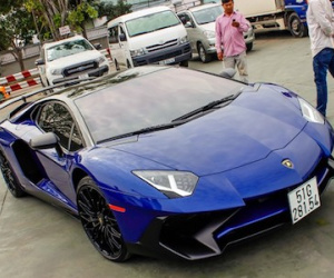 Siêu xe Lamborghini 35 tỷ của Minh Nhựa ra biển trắng