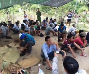 Thua độ đá gà, rủ đồng bọn truy sát đối thủ