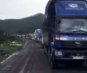 Ùn tắc 20 km vì xe khách hỏng trên đèo Cả