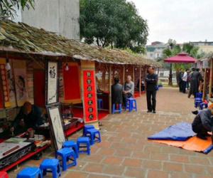 Vắng khách, nhiều ông đồ ở Văn Miếu vẫn chưa khai bút