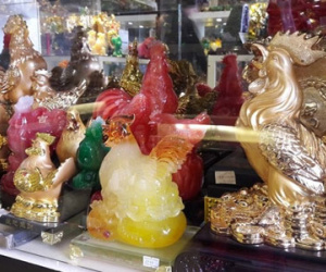 Bỏ chục triệu đồng rước gà phong thủy… Trung Quốc