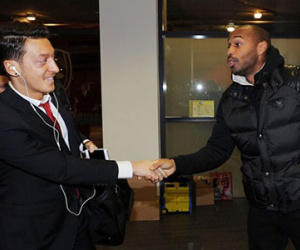 Henry muốn Oezil ở lại Arsenal và trở thành huyền thoại