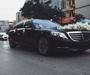 Mercedes-Maybach S600 trị giá 14,2 tỷ Đồng cùng dàn xe sang rước dâu đình đám tại Hà thành