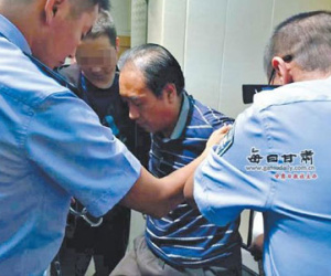 Sát nhân hàng loạt chỉ tấn công nạn nhân mặc váy đỏ