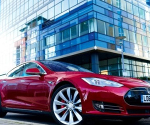 Tesla lặng lẽ ra mắt chiếc xe điện chạy xa nhất thế giới