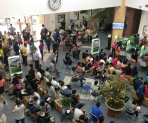 ATM, phòng giao dịch ngân hàng tại Hà Nội quá tải ngày cận Tết
