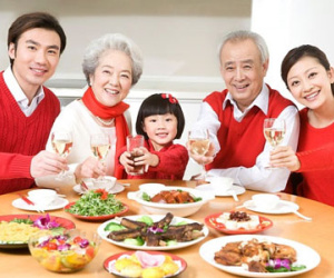 Con trai, con dâu sắm Tết đồ đắt tiền, tôi vẫn rơi nước mắt