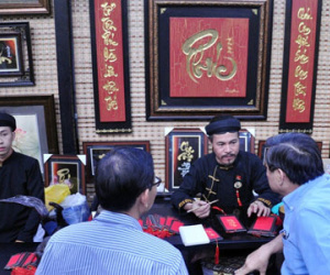 Năm Đinh Dậu xin chữ gì để gặp may mắn?
